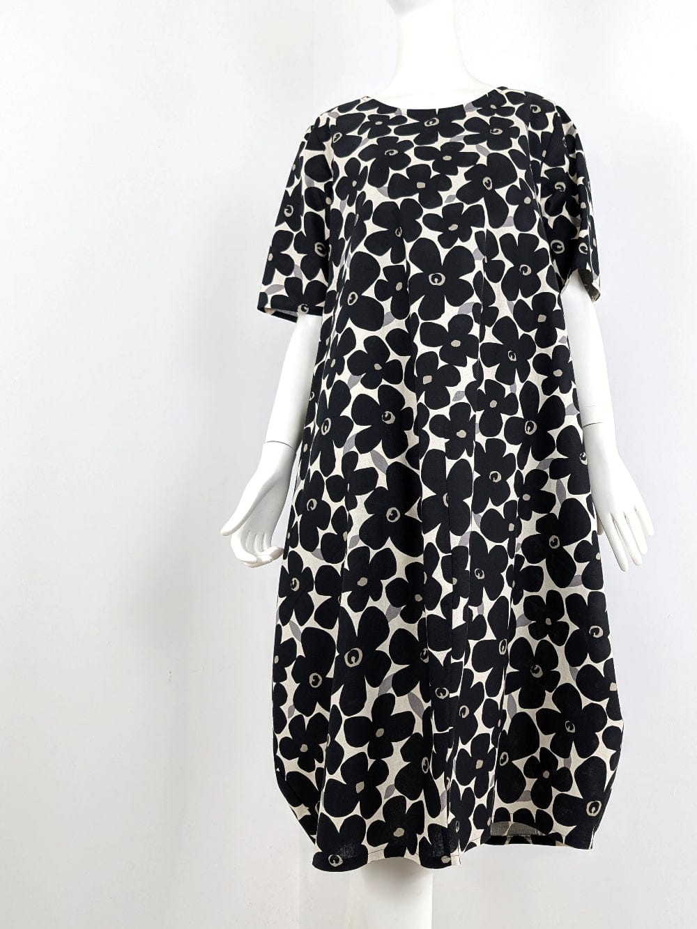 Beverly Smart SS25 Tulip dress in 100% cotton with large flower print design