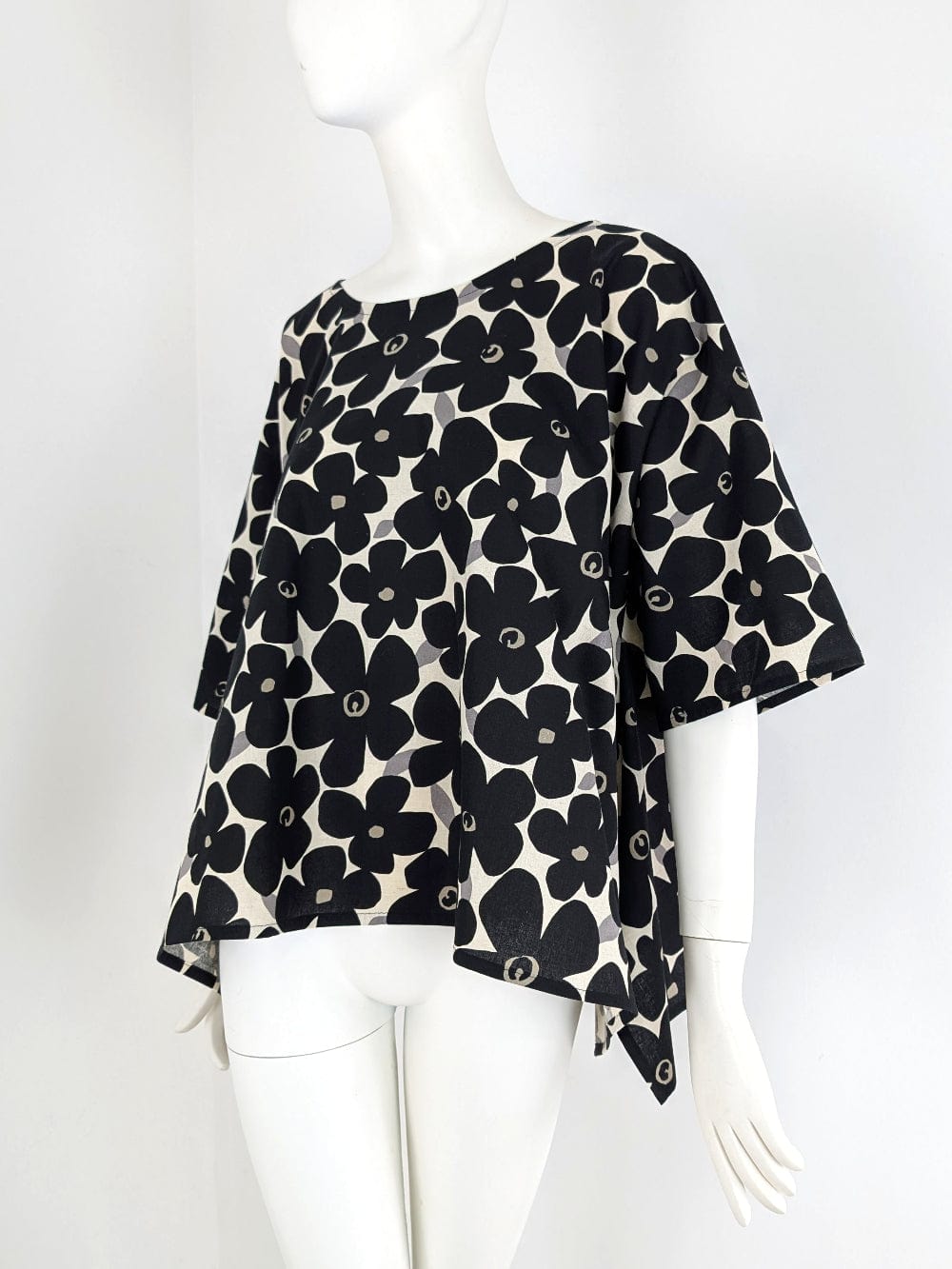 Beverly Smart SS25 cotton print trapeze cut top with short sleeves