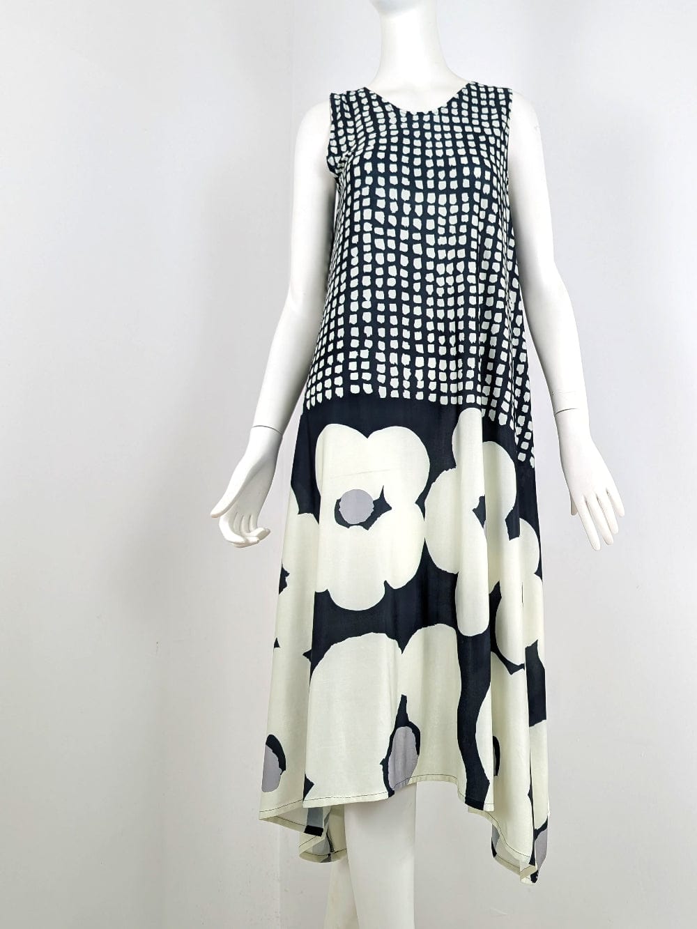 Beverly Smart SS25 sleeveless dress in very fine jersey print