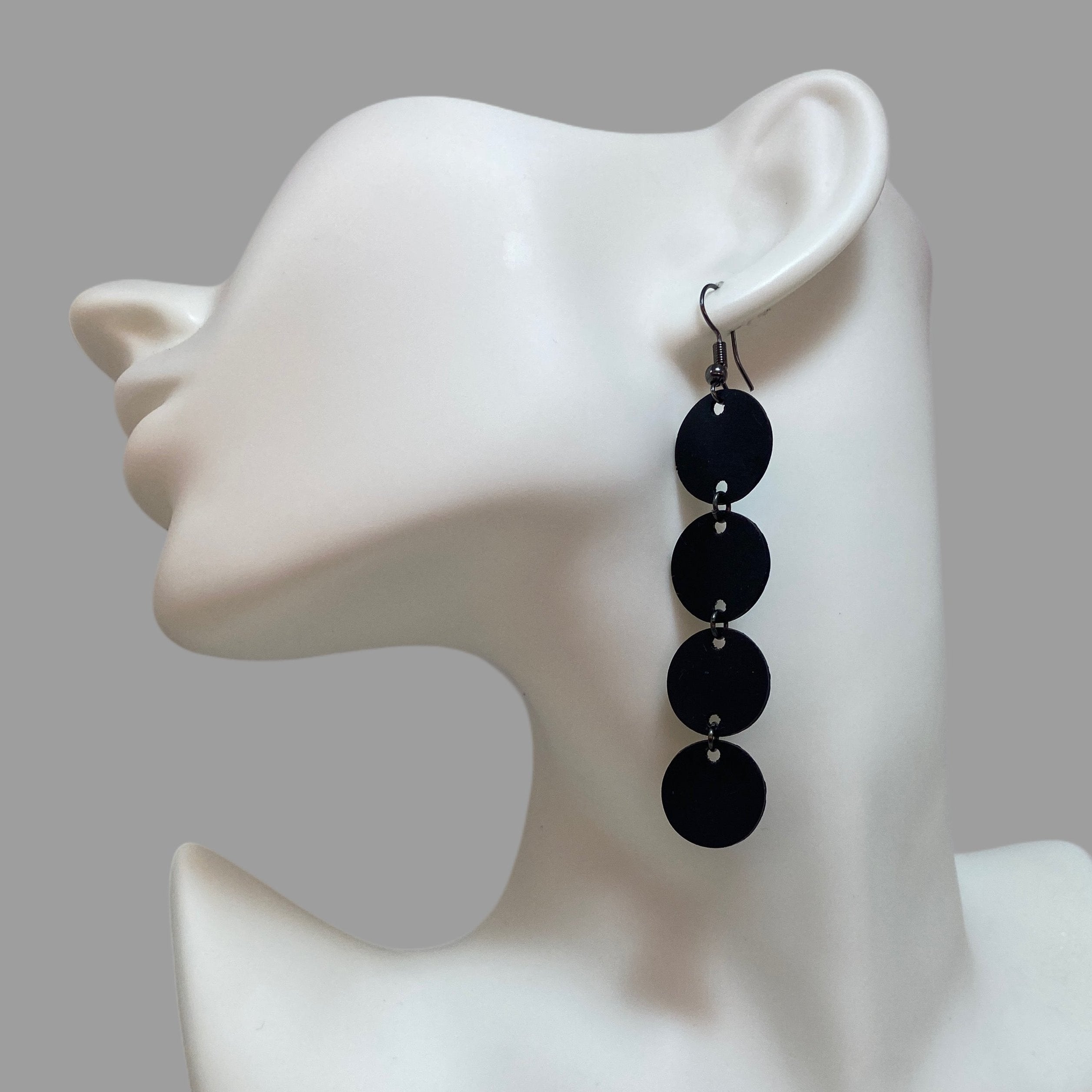 recycled rubber earrings for ecoglam beverly smart laura zabo workshop in lagrasse france